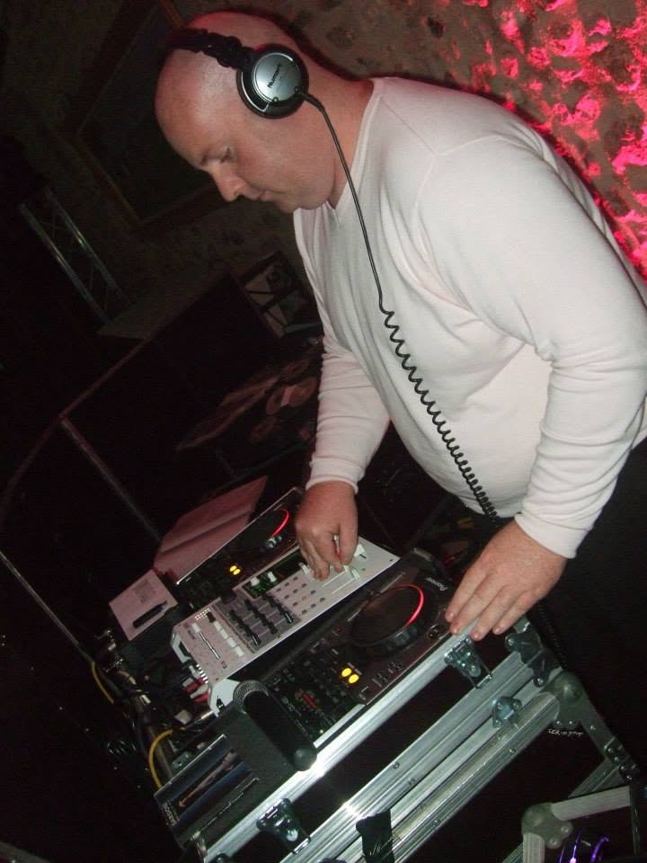 Florian Mallet DJing in a club, Electronic Show archive